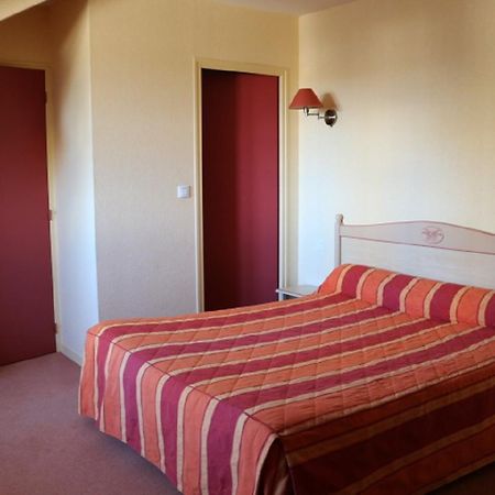Hotel Logis Le Port Saint Aubin Morannes sur Sarthe-Daumeray Exterior foto