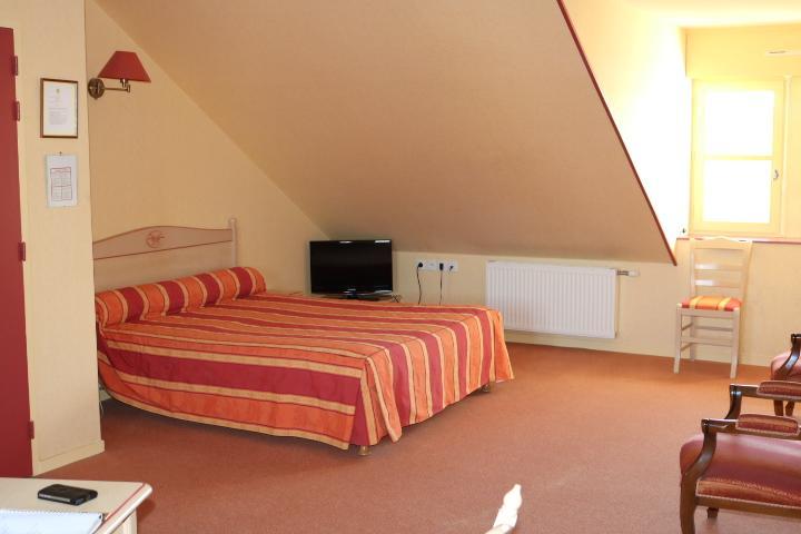 Hotel Logis Le Port Saint Aubin Morannes sur Sarthe-Daumeray Exterior foto