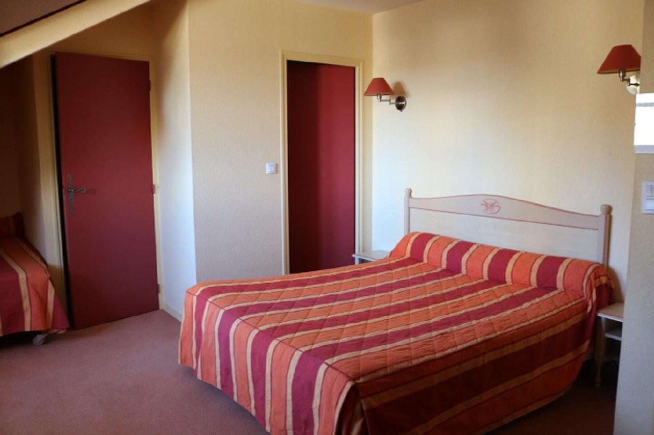 Hotel Logis Le Port Saint Aubin Morannes sur Sarthe-Daumeray Exterior foto
