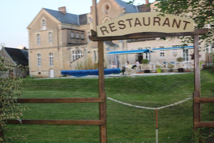 Hotel Logis Le Port Saint Aubin Morannes sur Sarthe-Daumeray Exterior foto